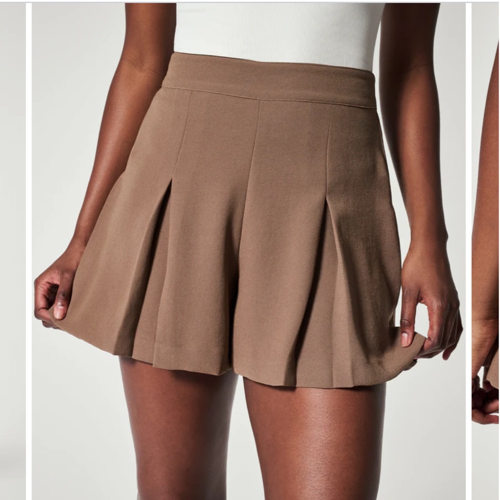 NWT Spanx Carefree Crepe Pleated Short color Crepe size M - Picture 3 of 4